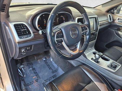 Used 2015 Jeep Grand Cherokee Overland w/ Advanced Technology Group AWD/4WD image 14