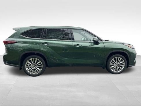 Used 2024 Toyota Highlander Platinum AWD/4WD image 6