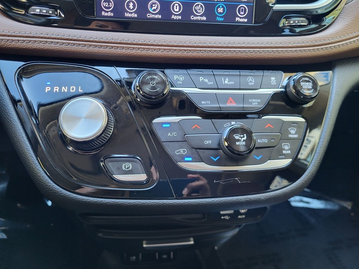 Used 2019 Chrysler Pacifica Limited w/ Advanced Safetytec Group FWD image 31
