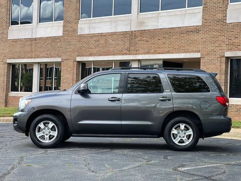 Used 2014 Toyota Sequoia SR5 RWD image 2
