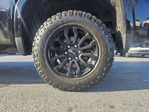 Used 2022 GMC Sierra 1500 AT4X image 3