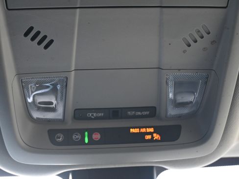 Used 2024 Chevrolet Equinox LT image 32