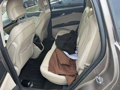 Used 2019 Lincoln Nautilus Select image 8