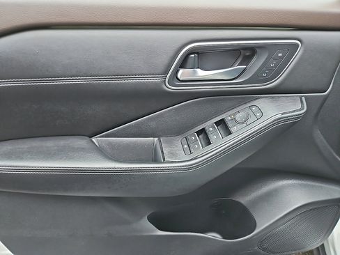 Certified 2022 Nissan Rogue Platinum w/ Head-Up Display Package image 12