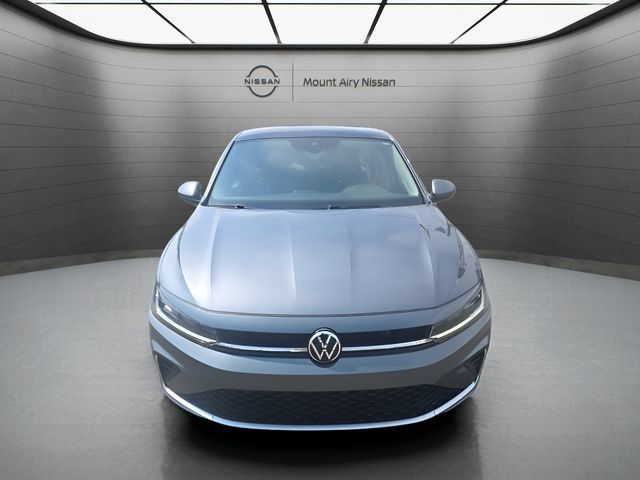 Used 2025 Volkswagen Jetta SE FWD image 1