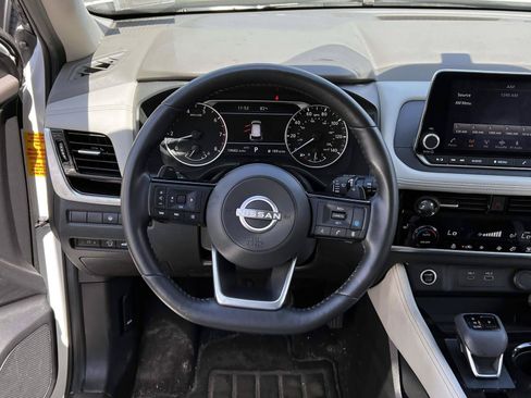 Used 2023 Nissan Rogue SL AWD/4WD image 13