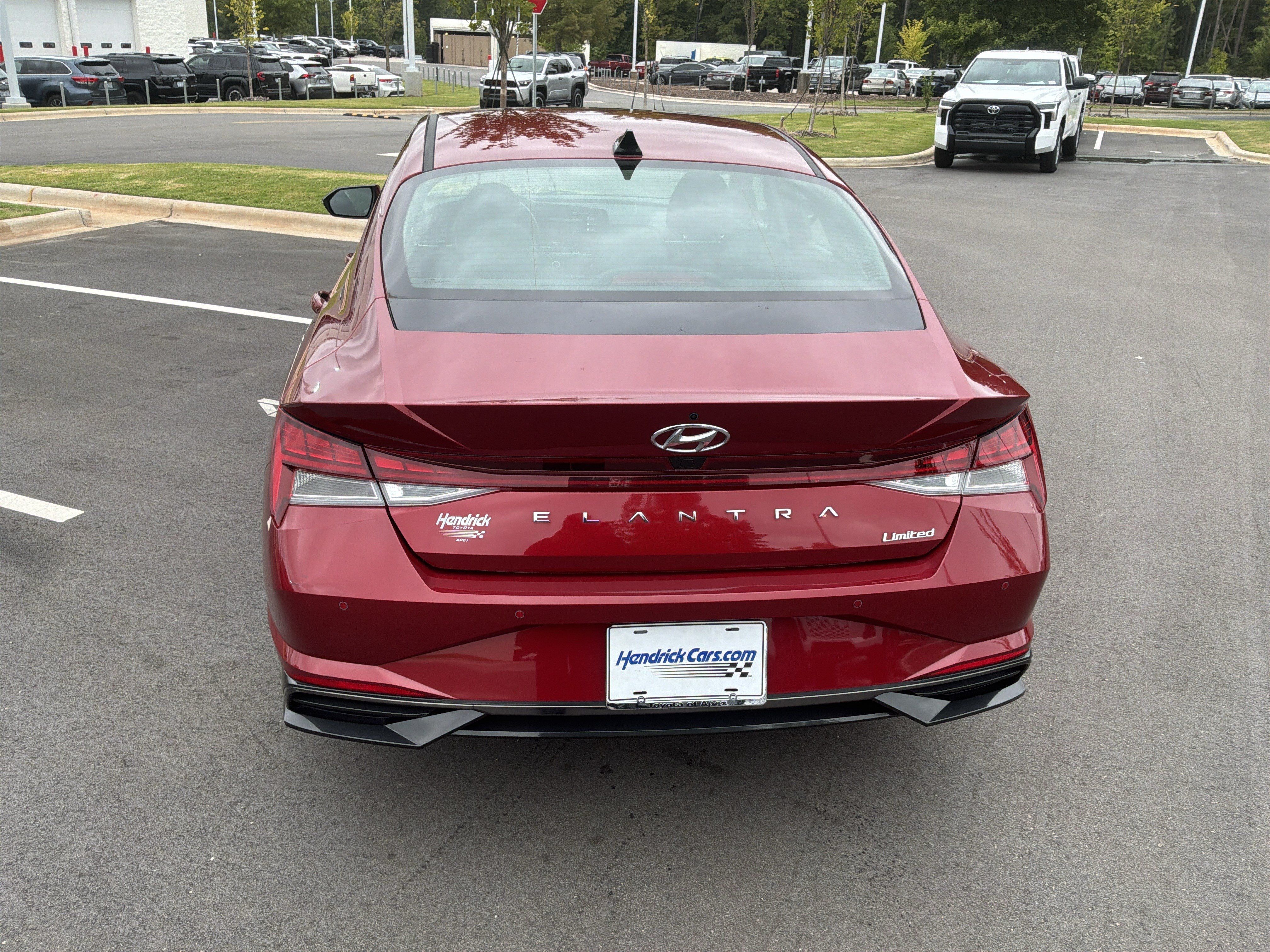 Used 2023 Hyundai Elantra Limited FWD image 9