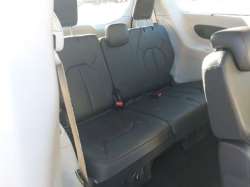 Used 2019 Chrysler Pacifica Touring-L Plus w/ Advanced Safetytec Group image 13