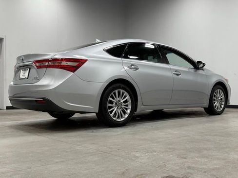 Used 2018 Toyota Avalon Limited image 12