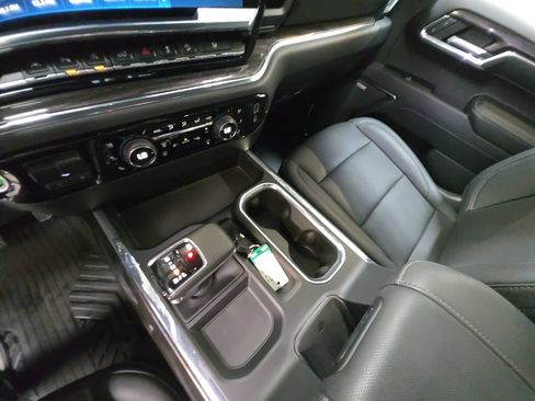Certified 2023 Chevrolet Silverado 1500 LTZ AWD/4WD image 18
