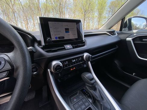 Used 2025 Toyota RAV4 XLE w/ Convenience Package image 23