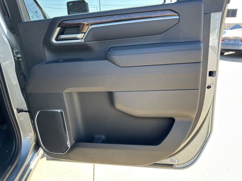 New 2025 GMC Sierra 2500 SLE w/ SLE Value Package; image 18