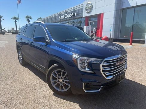 Used 2022 GMC Terrain SLT w/ LPO, Floor Liner Package image 1