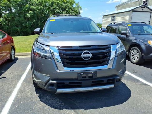 Used 2023 Nissan Pathfinder SL w/ SL Premium Package AWD/4WD image 7