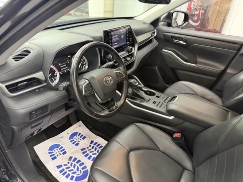 Used 2020 Toyota Highlander XLE AWD/4WD image 15