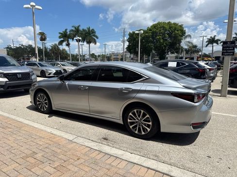 Used 2022 Lexus ES 300h w/ Premium Package FWD image 10