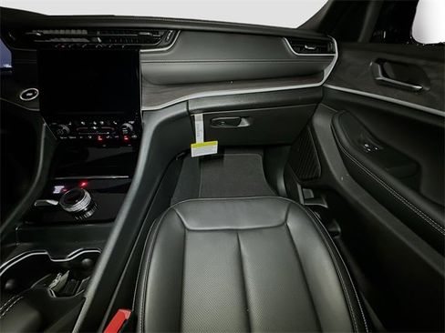 New 2025 Jeep Grand Cherokee Limited w/ Luxury Tech Group II image 26