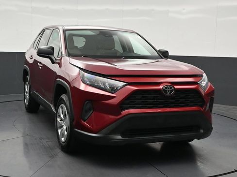 Used 2022 Toyota RAV4 LE FWD image 8