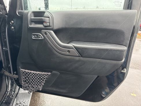 Used 2018 Jeep Wrangler Unlimited Sahara image 26