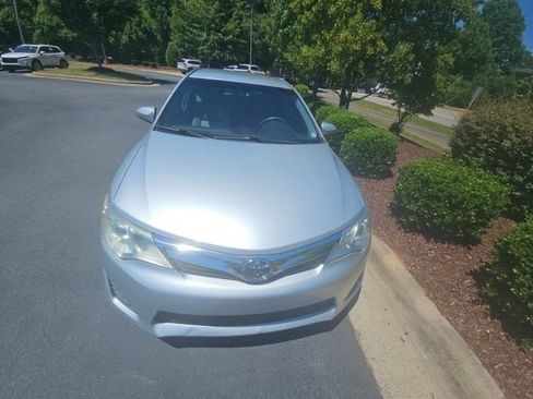 Used 2012 Toyota Camry LE FWD image 5