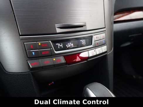 Used 2011 Subaru Outback 2.5i Limited image 8