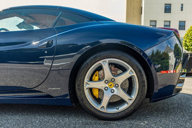Used 2012 Ferrari California RWD image 4