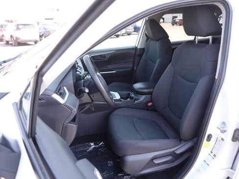 Used 2021 Toyota RAV4 LE image 8