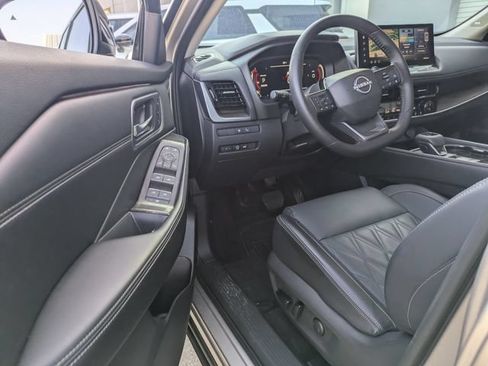 Used 2025 Nissan Rogue Platinum w/ Platinum Premium Package FWD image 22