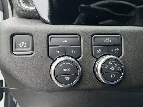Used 2024 GMC Sierra 2500 SLE image 19