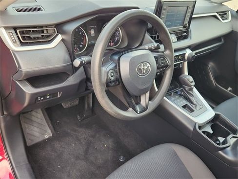 Used 2021 Toyota RAV4 LE image 2