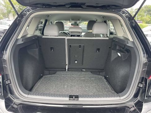 Certified 2024 Volkswagen Taos SE FWD image 10
