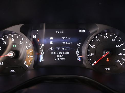 Used 2025 Jeep Compass Latitude w/ Altitude Special Edition AWD/4WD image 4