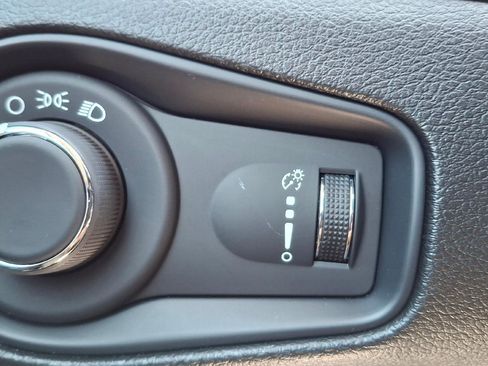 Used 2021 Jeep Renegade Sport image 14