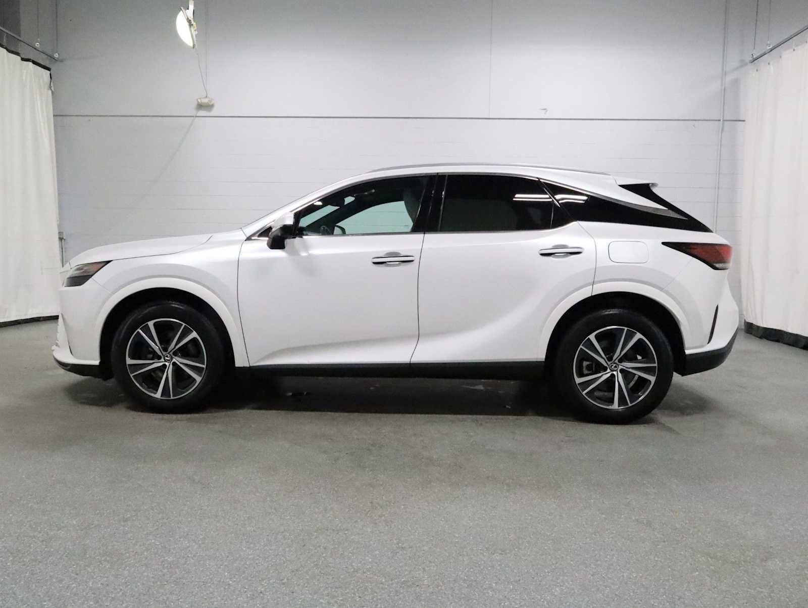 Used 2024 Lexus RX 350 Premium w/ Convenience Package AWD/4WD image 2