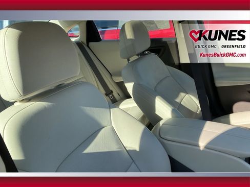Used 2024 Chevrolet Malibu LT image 39