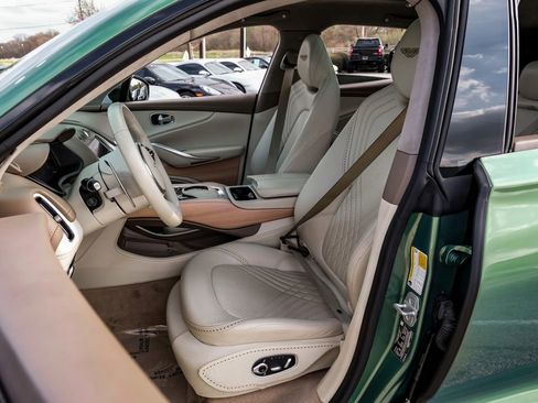 Used 2021 Aston Martin DBX AWD/4WD image 39