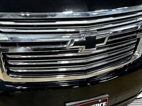 Used 2020 Chevrolet Suburban Premier AWD/4WD image 32