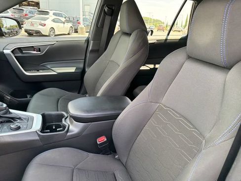 Used 2022 Toyota RAV4 SE AWD/4WD image 19