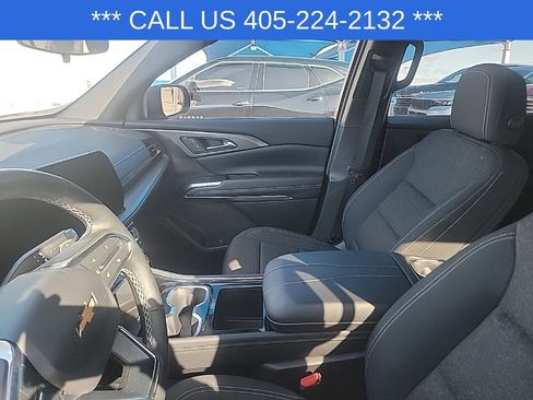 Used 2025 Chevrolet Traverse LT image 24