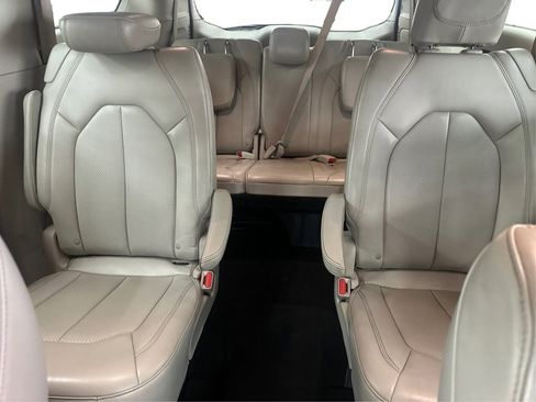 Used 2021 Chrysler Voyager Lxi image 23