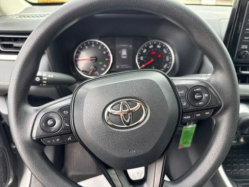 Used 2022 Toyota RAV4 LE image 9