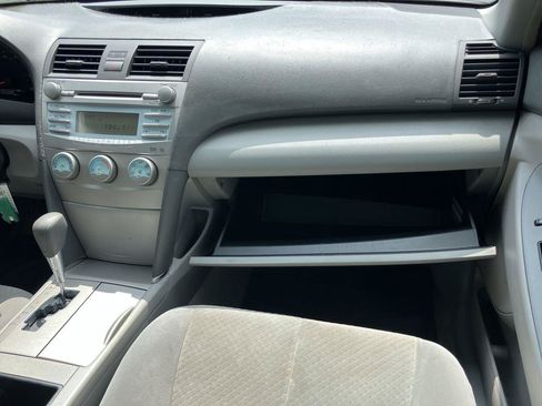 Used 2009 Toyota Camry LE FWD image 13