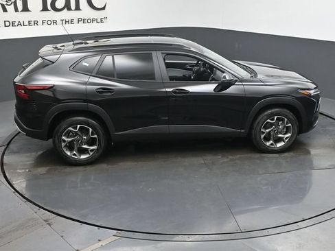 New 2026 Chevrolet Trax LT w/ Sunroof Package FWD image 17