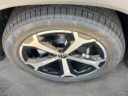 New 2025 Volkswagen Tiguan SE image 30