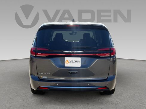 Used 2023 Chrysler Pacifica Touring-L image 20