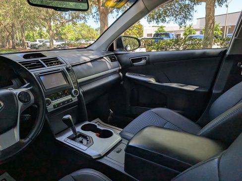 Used 2013 Toyota Camry SE w/ Convenience Pkg FWD image 11