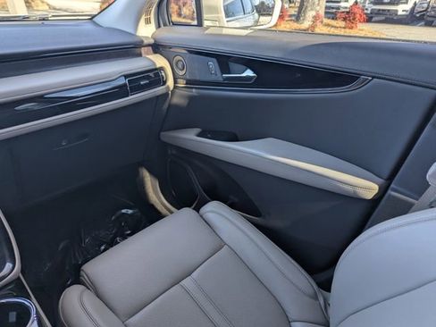 Certified 2022 Lincoln Nautilus Reserve w/ Equipment Group 201A image 17