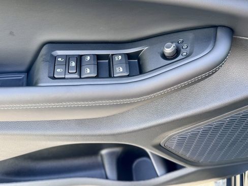 New 2025 Jeep Grand Cherokee Limited w/ Black Appearance Package image 9