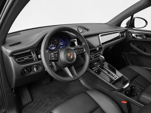 Certified 2025 Porsche Macan image 39