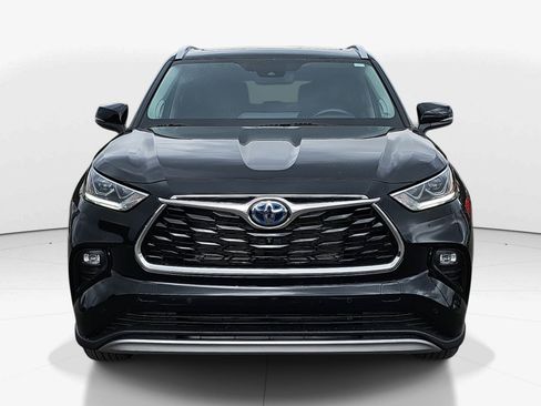 Used 2024 Toyota Highlander Platinum image 8